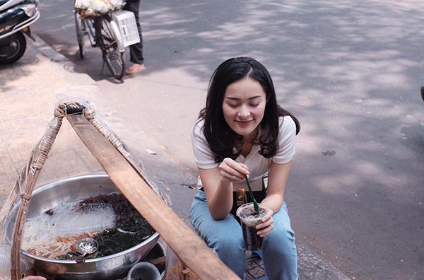Thời trang ăn vỉa hè: Ngọc Trinh sang chảnh, Nhã Phương hóa ninja