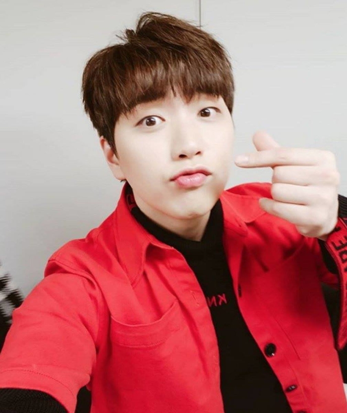 Top 9 idol Kpop có chữ viết đẹp đi đôi với khuôn mặt đẹp