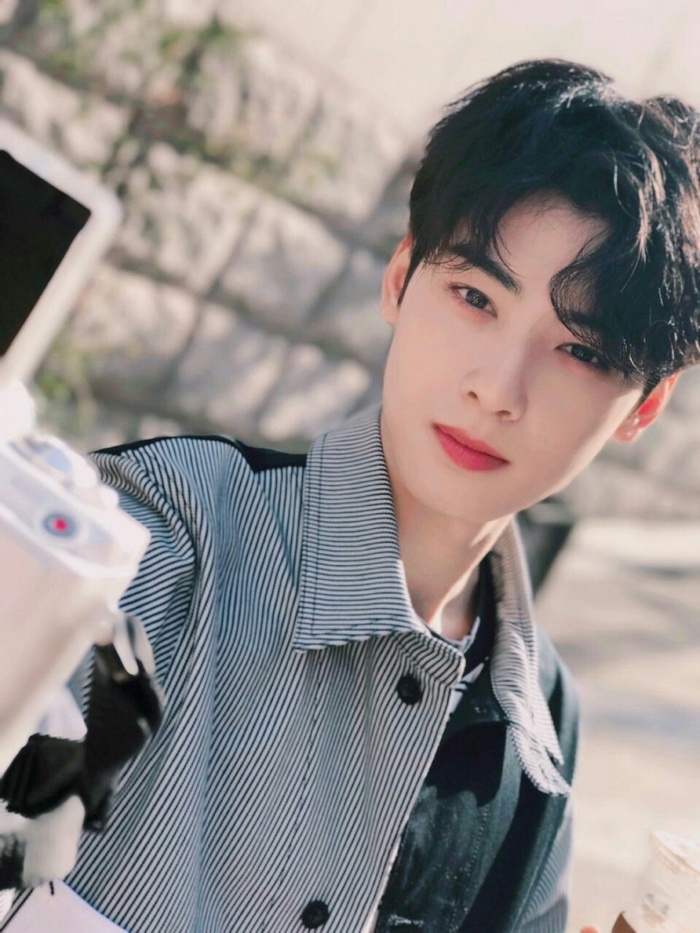 Top 9 idol Kpop có chữ viết đẹp đi đôi với khuôn mặt đẹp