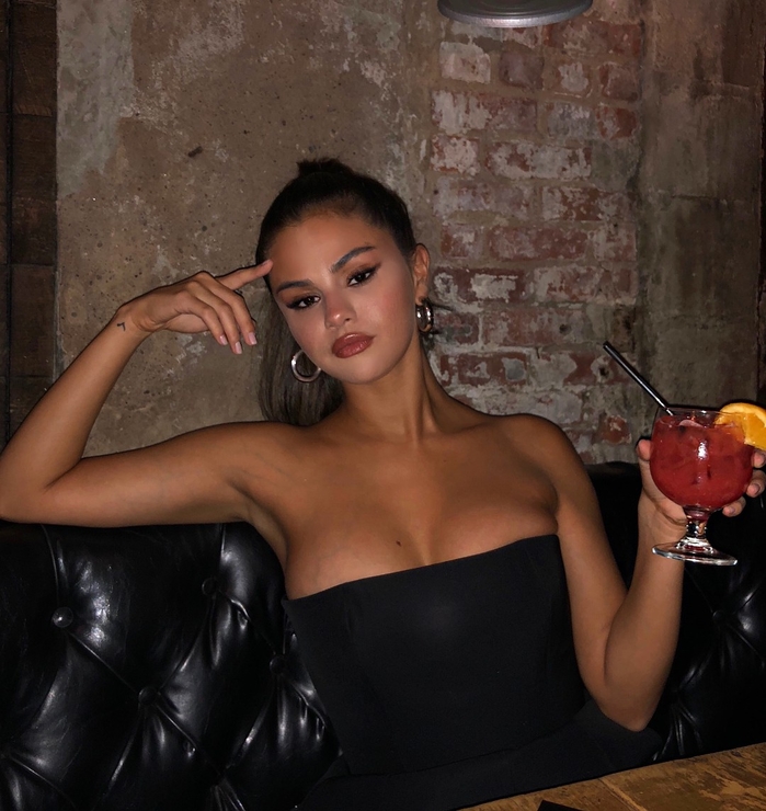 Từ sau khi Justin đính hôn, Selena biến hình chóng mặt