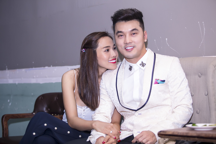Ưng Hoàng Phúc gây sốt khi hát thử loa tại siêu thị điện máy cực hay