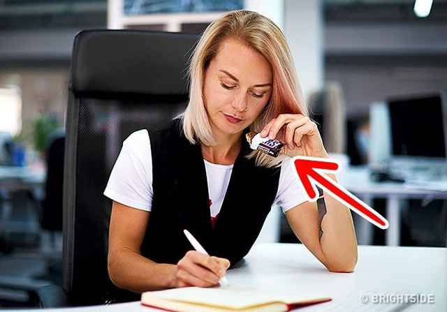 14 mẹo tâm lý đơn giản giúp bạn nắm thóp người khác trong nháy mắt