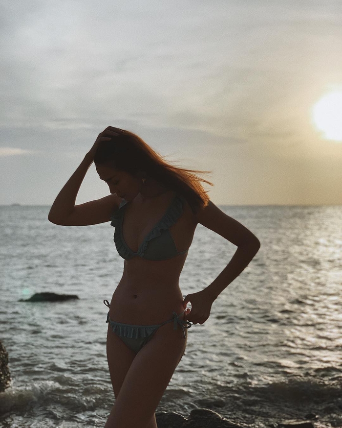 Thanh Hằng khiến cư dân mạng bùng nổ khi khoe ảnh mặc bikini gợi cảm