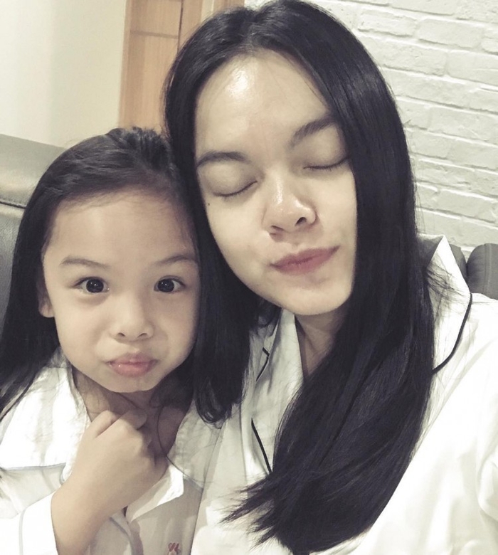 Những hình ảnh cực kỳ dễ thương của 2 thiên thần nhà Phạm Quỳnh Anh