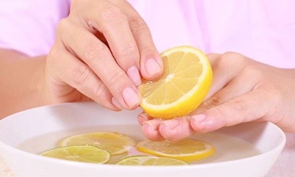 7 mẹo khử mùi tanh hải sản trên tay