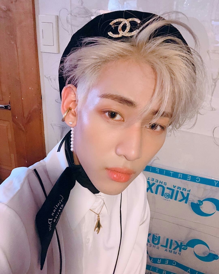 8 nam idol Kpop đạt trình “tự luyến” khó ai bì khi đi show