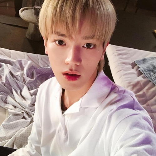 Ảnh hot sao Hàn: Chanel sống Jennie cười tươi rói