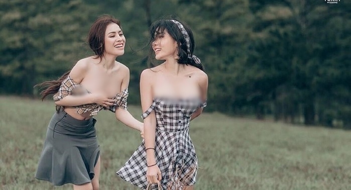 Cũng là mặc đồ tắm nhưng Minh Tú chụp ảnh ở chợ lại nghệ đến thế này