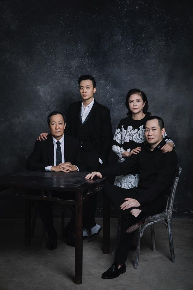 Bích Phương tạo dáng phản cảm, Băng Di hóa “Mystique”