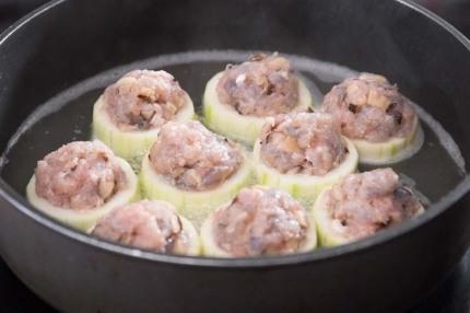Búng tay là xong món bí ôm tôm thịt, đơn giản nhưng ngon vô cùng