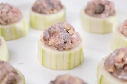 Búng tay là xong món bí ôm tôm thịt, đơn giản nhưng ngon vô cùng