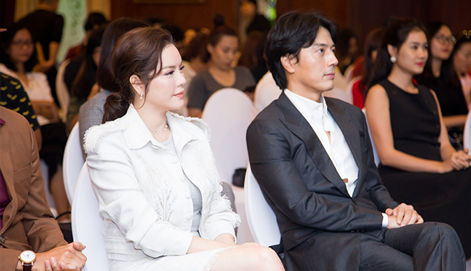 Cận cảnh Lý Nhã Kỳ sánh đôi bên tài tử Giày thủy tinh Han Jae Suk