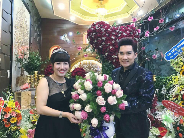 He lo cat xe di hat dam cuoi cua sao Viet: Dam Vinh Hung, Le Quyen cung thua xa nguoi nay