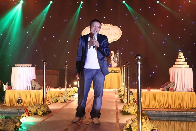 He lo cat xe di hat dam cuoi cua sao Viet: Dam Vinh Hung, Le Quyen cung thua xa nguoi nay