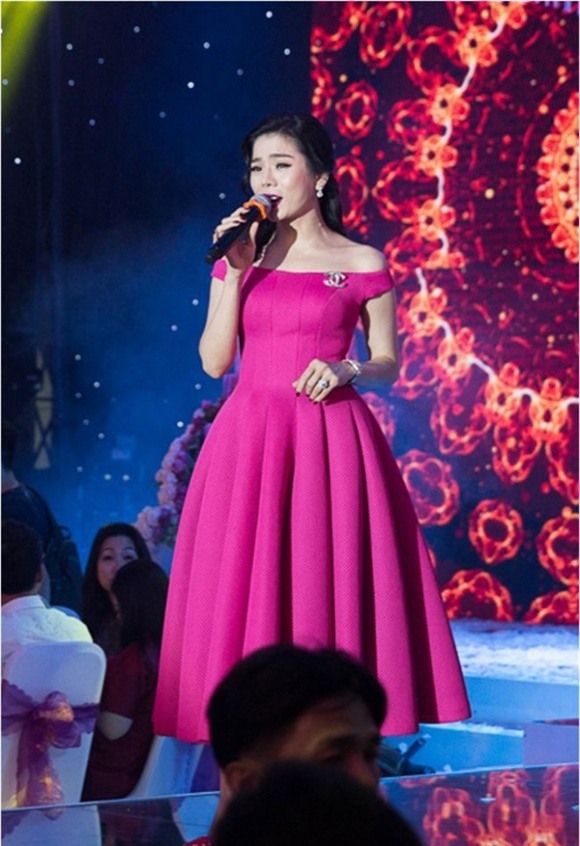 He lo cat xe di hat dam cuoi cua sao Viet: Dam Vinh Hung, Le Quyen cung thua xa nguoi nay