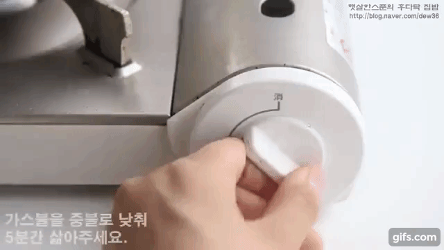Bóc hàng chục trứng cút trong nháy mắt nhờ hai lọai gia vị dễ tìm