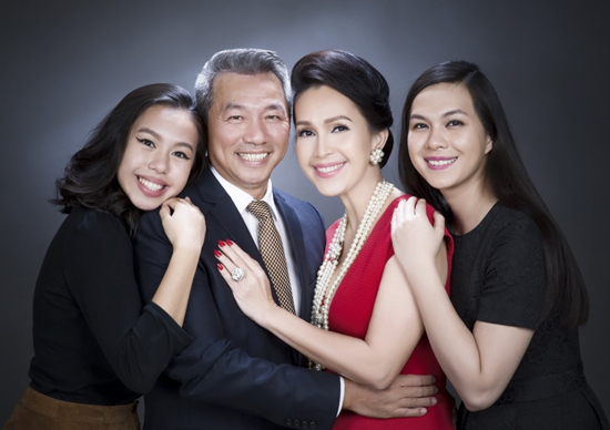 Choáng ngợp với biệt thự xa hoa của những sao nữ giàu nhất showbiz
