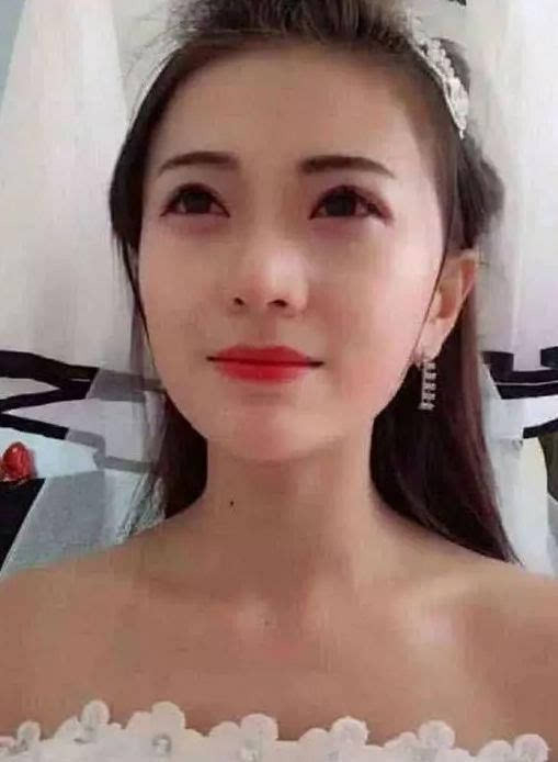 Cô dâu đứng hình khi bắt tại trận chú rể cùng bạn thân thân mật ân ái