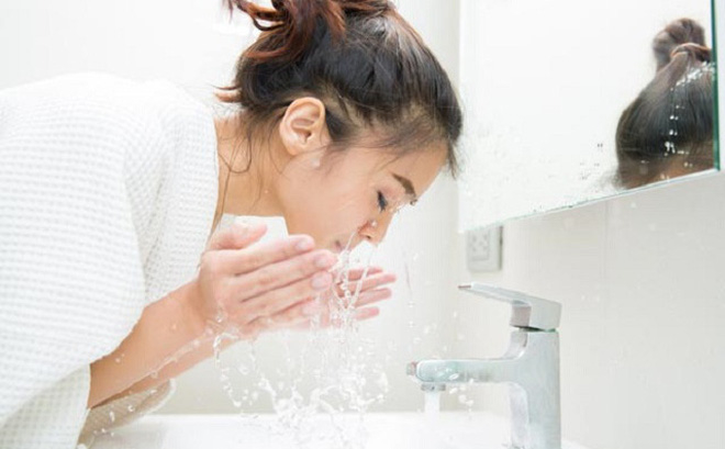 Còn chờ gì mà không từ bỏ 5 thói quen khiến làn da bóng nhờn hơn này?