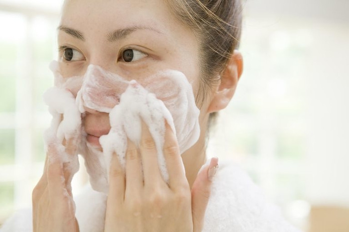 Còn chờ gì mà không từ bỏ 5 thói quen khiến làn da bóng nhờn hơn này?