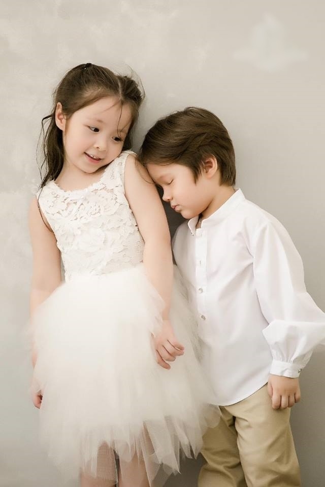 Công chúa nhỏ của Elly Trần mới 4 tuổi đã nói tiếng Anh sành sỏi