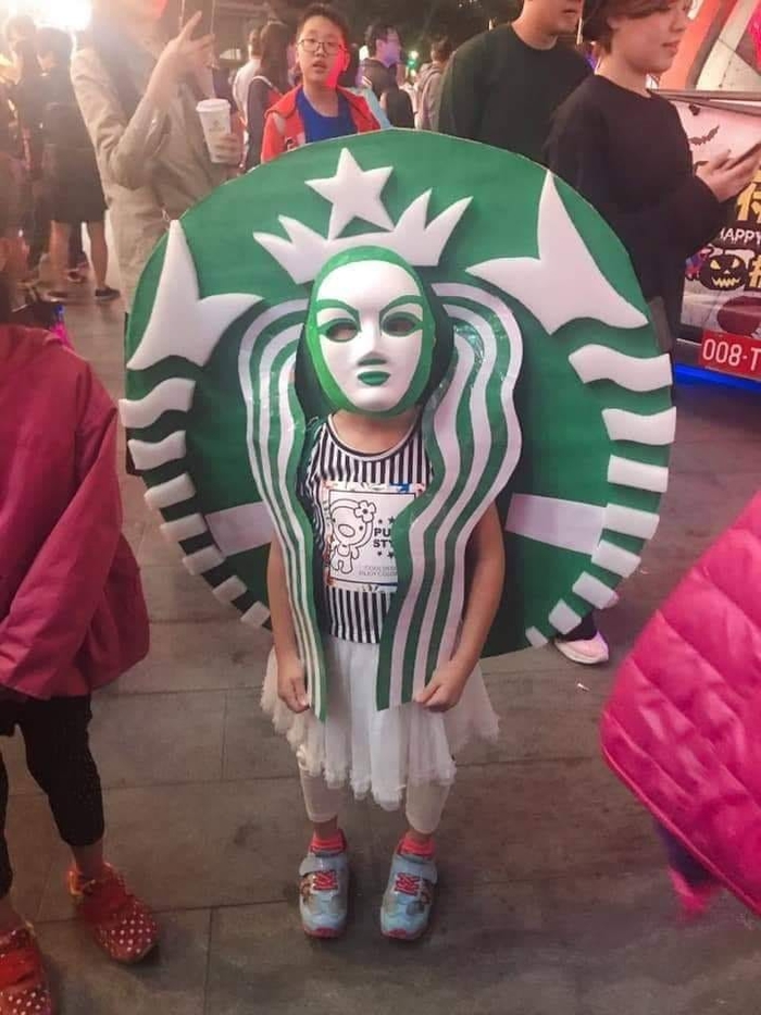 Màn hóa trang thành trà sữa, đồ ăn vặt đỉnh của đỉnh mùa Halloween