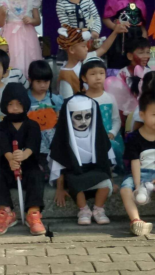 Màn hóa trang thành trà sữa, đồ ăn vặt đỉnh của đỉnh mùa Halloween