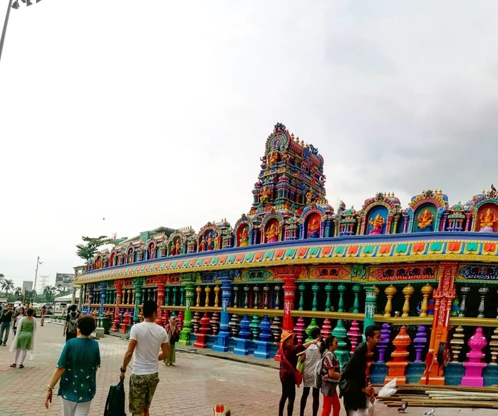 Dân sành “sống ảo” đang đổ xô check in cầu thang cầu vồng ở Malaysia