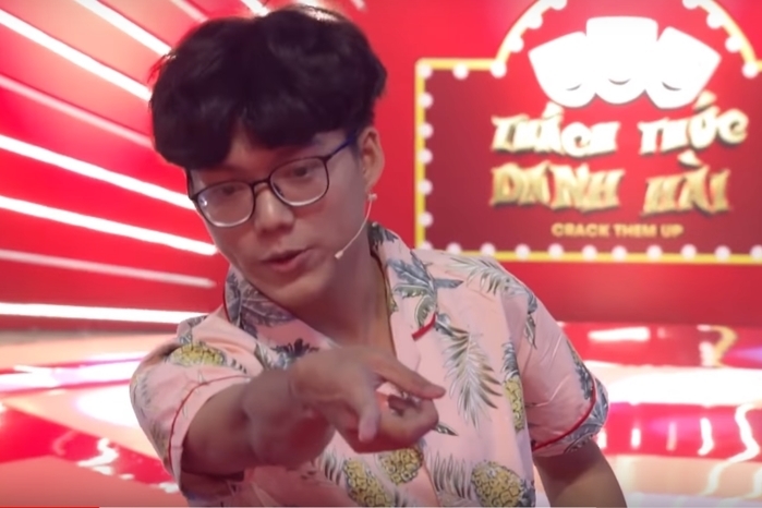 Dàn thí sinh TTDH mùa 5 tranh nhau ôm Trường Giang