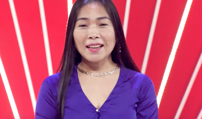 Dàn thí sinh TTDH mùa 5 tranh nhau ôm Trường Giang