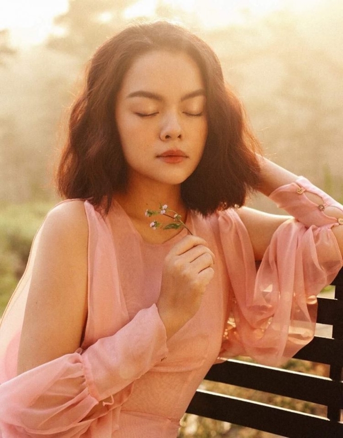 Dành cả thanh xuân để yêu nhưng các sao nữ này vẫn nhận cái kết buồn