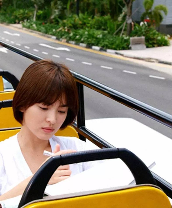 Để lại kiểu tóc 10 năm trước, Song Hye Kyo khiến dân tình bất ngờ
