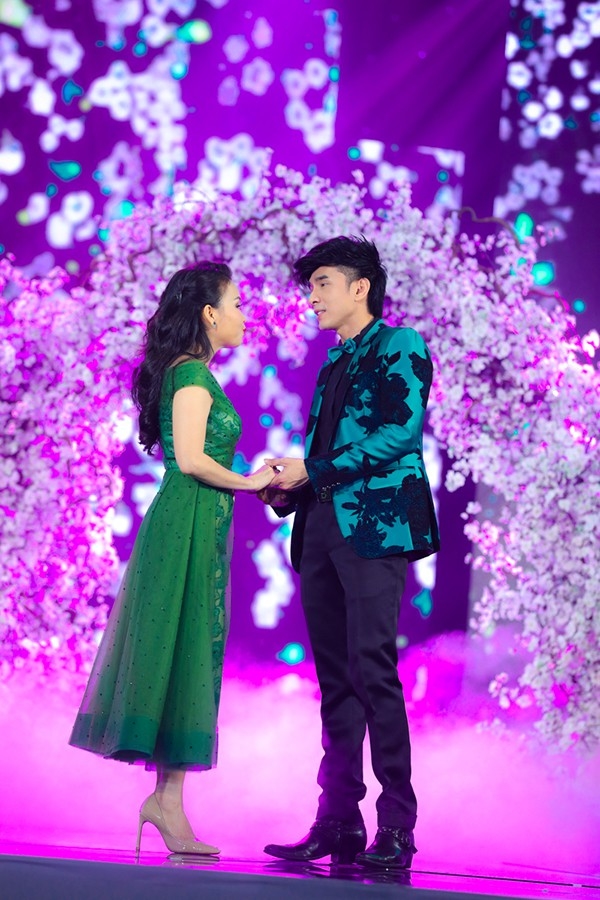 Đến anti fan cũng phải bồi hồi khi những cặp đôi song ca Vbiz tái hợp