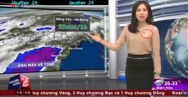 Do khoc do cuoi khi sao Viet gap su co trang phục tren san khau