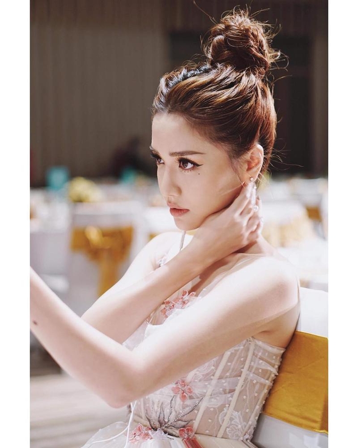 “Đụng hàng” hai lần với Ngọc Trinh, Bích Phương thắng thế cả hai