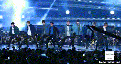 EXO-L tạo Biển Bạc ấn tượng tại sự kiện âm nhạc do EXO biểu diễn