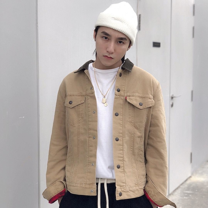 Guong mat trieu follower tren Instagram: Huong giang noi dai danh sach