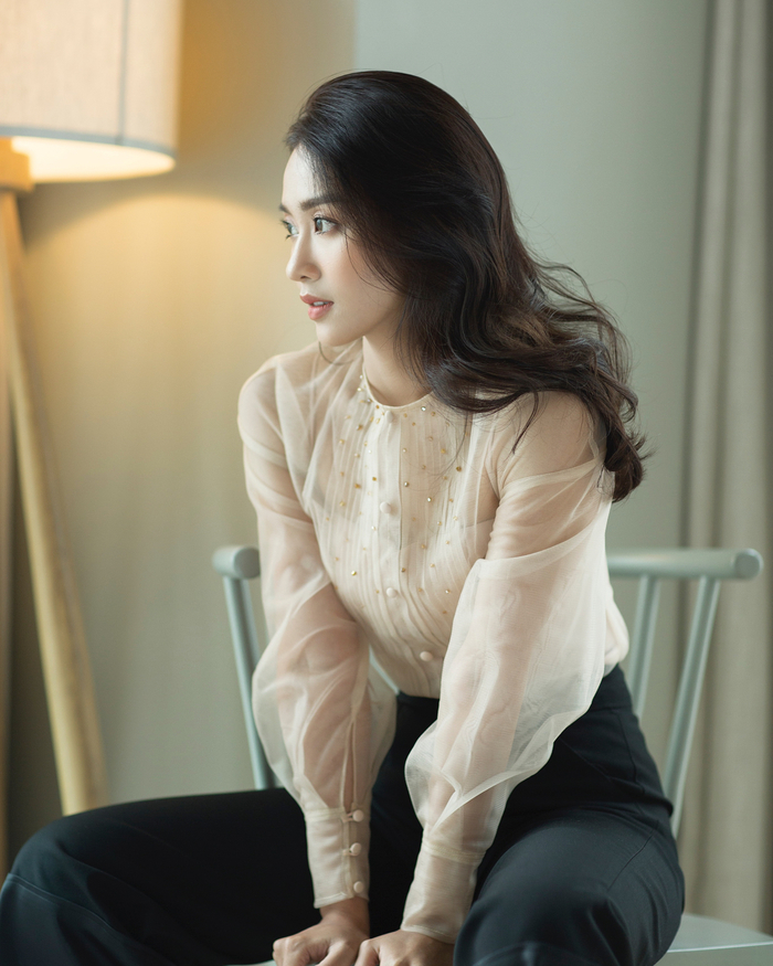 Guong mat trieu follower tren Instagram: Huong giang noi dai danh sach