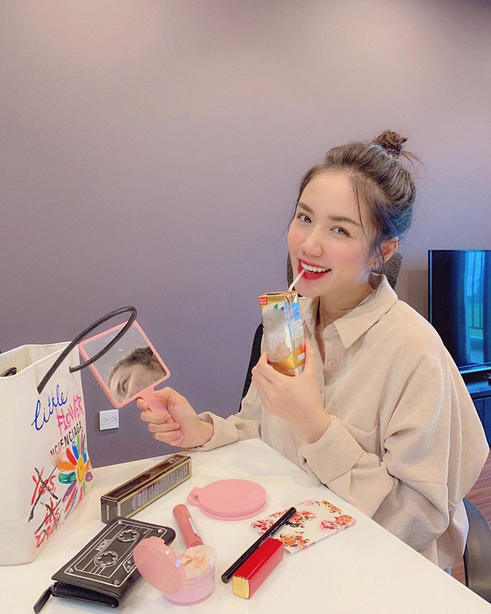 Gương mặt triệu follower trên Instagram: Hương Giang nối dài danh sách