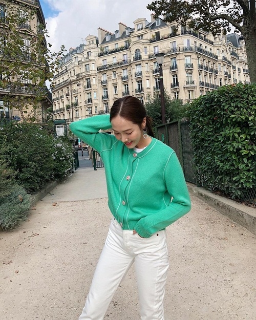 Ảnh hot sao Hàn: Hani trẻ trung, Jennie khoe vai trần eo thon quyến rũ