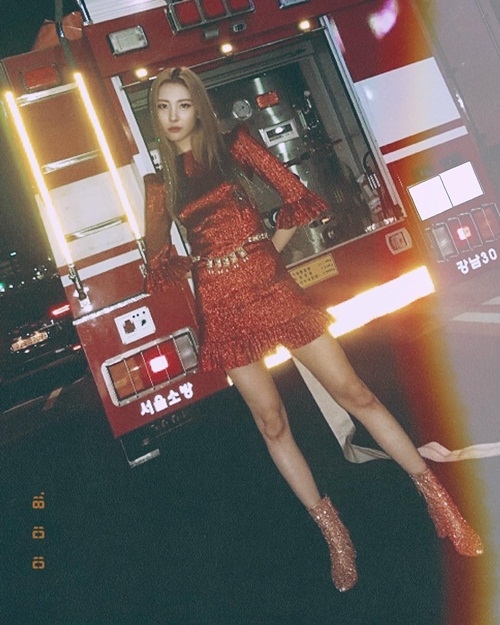 Ảnh hot sao Hàn: Hani trẻ trung, Jennie khoe vai trần eo thon quyến rũ