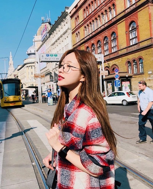Ảnh hot sao Hàn: Hani trẻ trung, Jennie khoe vai trần eo thon quyến rũ