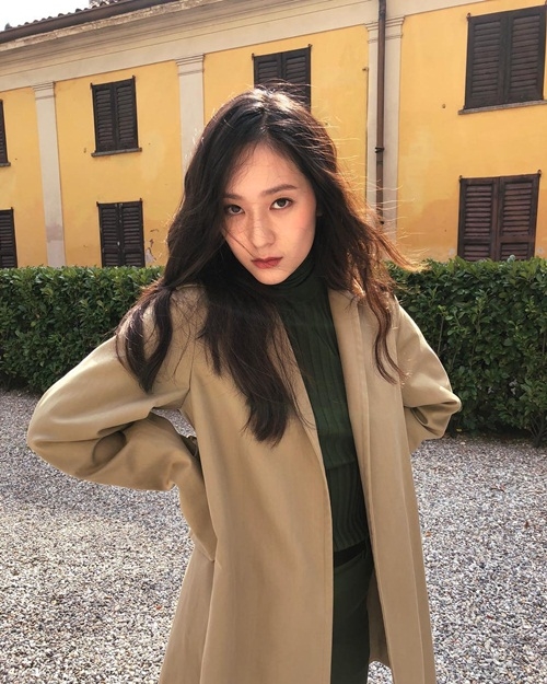 Ảnh hot sao Hàn: Hani trẻ trung, Jennie khoe vai trần eo thon quyến rũ