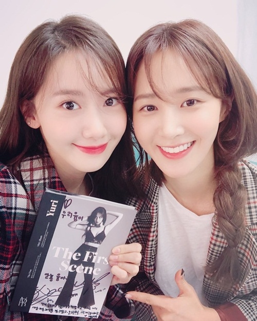 Ảnh hot sao Hàn: Hani trẻ trung, Jennie khoe vai trần eo thon quyến rũ