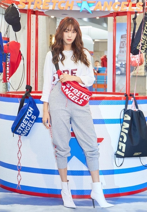 Ảnh hot sao Hàn: Hani trẻ trung, Jennie khoe vai trần eo thon quyến rũ