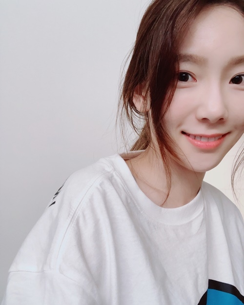 Ảnh hot sao Hàn: Hani trẻ trung, Jennie khoe vai trần eo thon quyến rũ