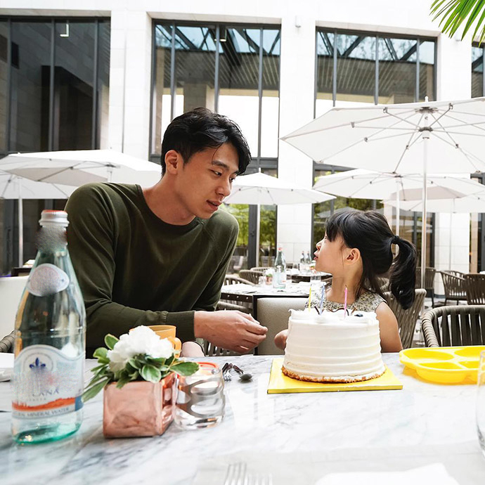 Hội tụ những ông bố bỉm sữa soái ca nổi tiếng quyến rũ