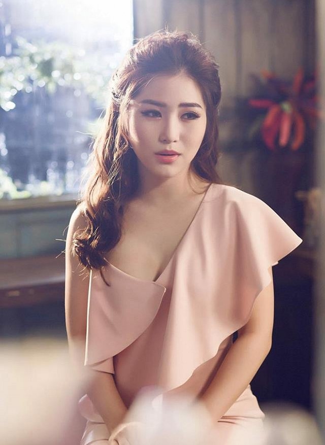 Sao Việt ngược đãi bản thân vì stress, trầm cảm nặng