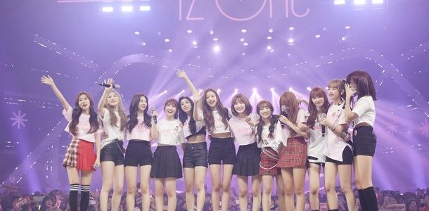 IZ*ONE bị Knet mỉa mai, chỉ trích vì hát nhép tại showcase debut
