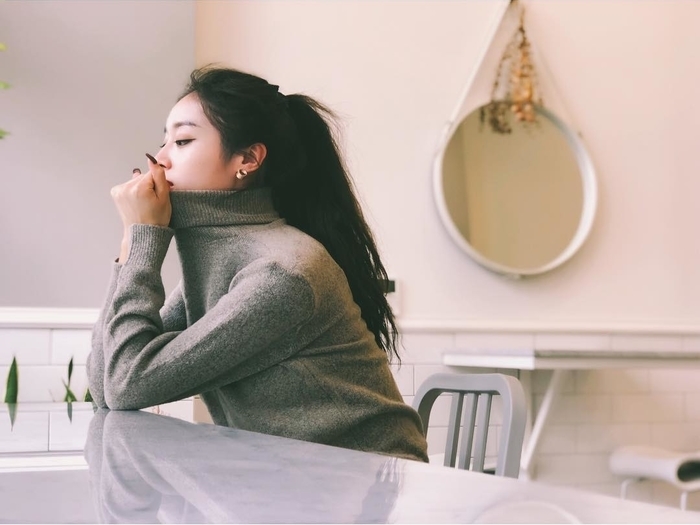 Vua gay shock voi than hinh co huong, Jiyeon comeback voi bo anh than thai ngut ngan